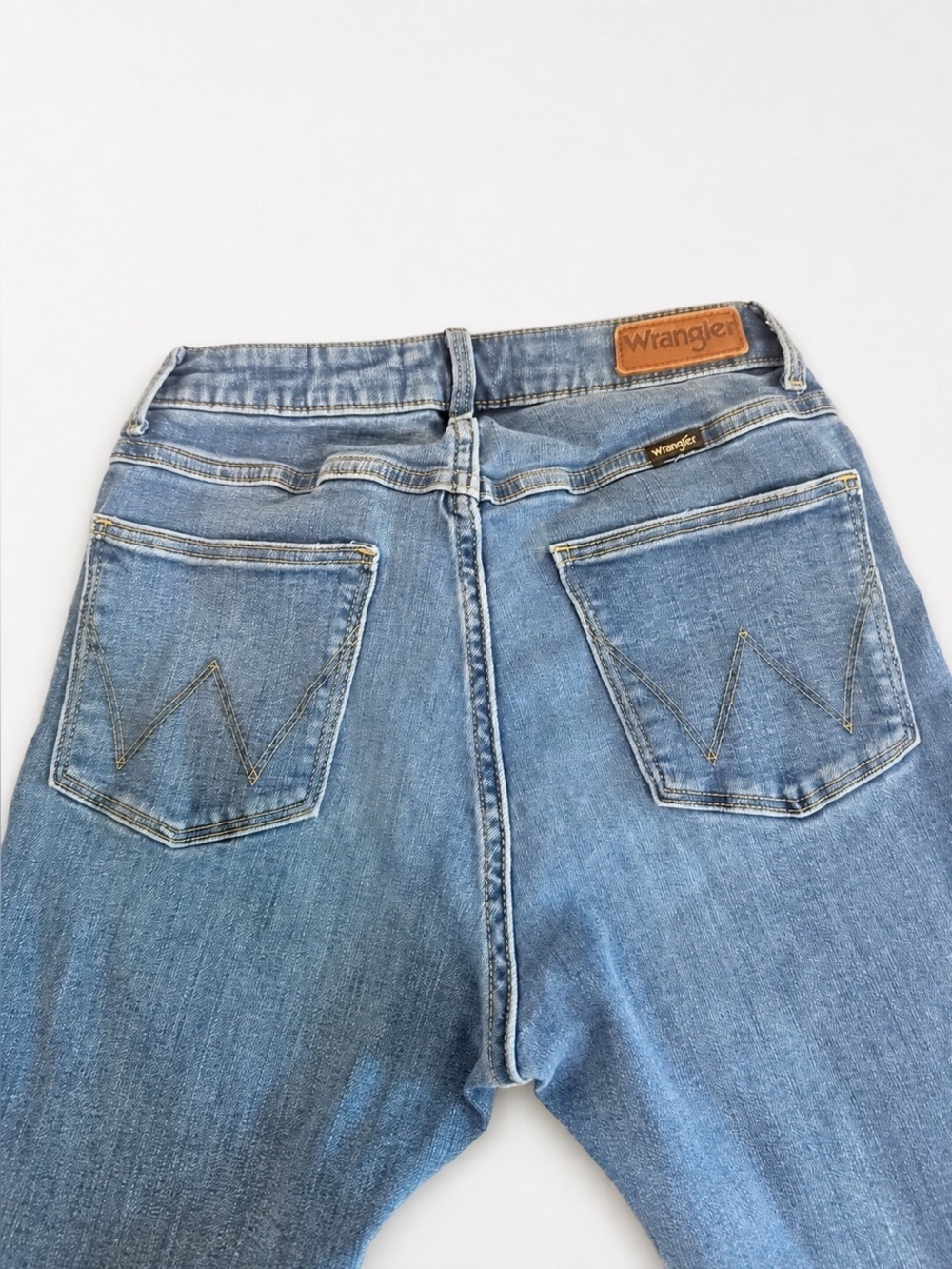 Wrangler Light Blue Denim Jeans with Red Logo - Picture 4 of 6